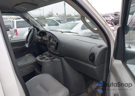 2005 Ford E-150 Commercial/Recreational z USA, uszkodzony, nr VIN 1FTRE14W05HA24837